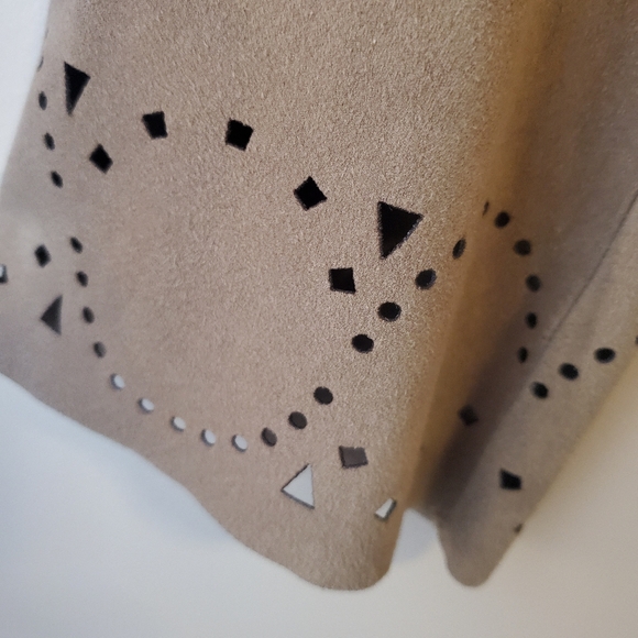 MAX STUDIO Boho-Chic 70s Cut-out Flare Sleeve V-neck Faux Suede Festival Dress - Picture 5 of 14